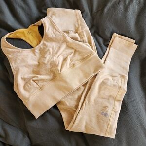 Alo yoga yellow bra and pants set, XS